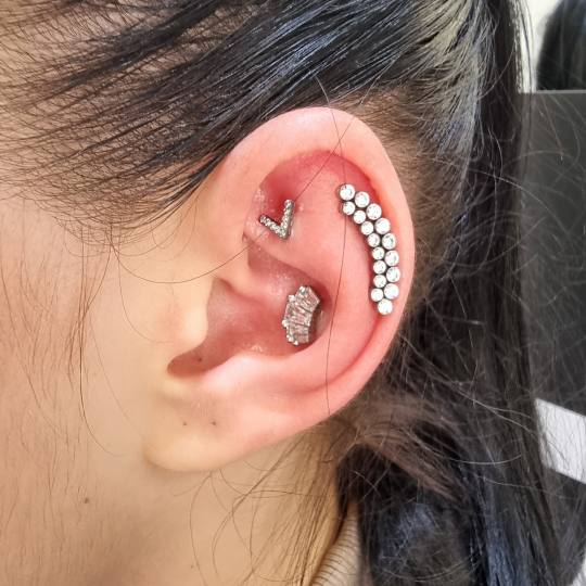 Bling Bling Piercing #beograd Tretmani tela Pirsing Counch Preukrasili uvo sa prekrasnim nakitom od 