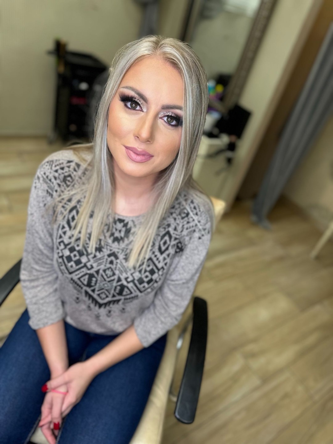 Bibi beauty centar #beograd Make-up / šminkanje Profesionalno šminkanje + feniranje ravno