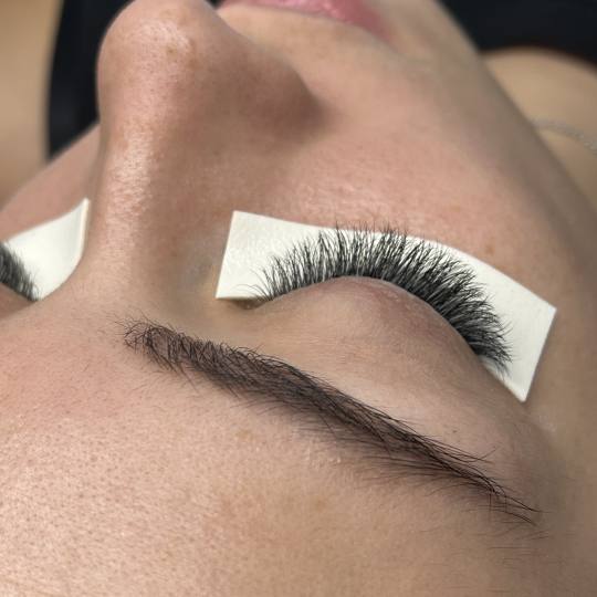 Beauty Studio Asja 2 #novisad Nadogradnja trepavica Nadogradnja trepavica - ruski volumen
