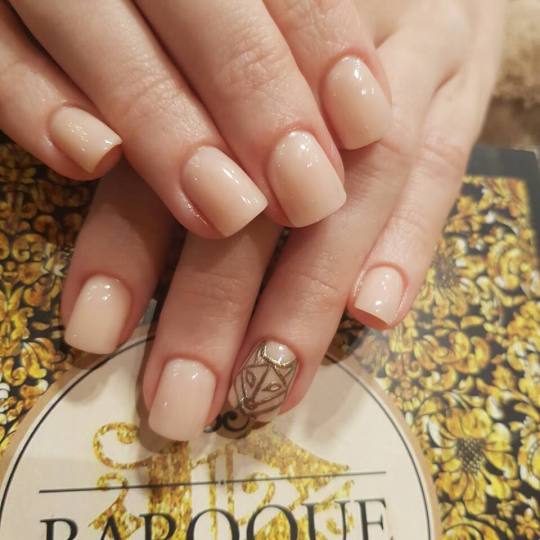 Baroque #beograd Izlivanje noktiju Izlivanje noktiju gelom + gel lak - kraći nokti