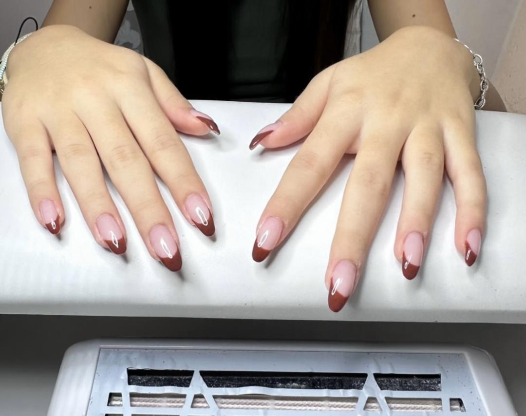 Korekcija izlivanja noktiju gelom - L dužina - Petra beauty concept, Beograd Izlivanje noktiju Nokti Izlivanje noktiju, Beograd, Vračar, Čubura, Crveni krst