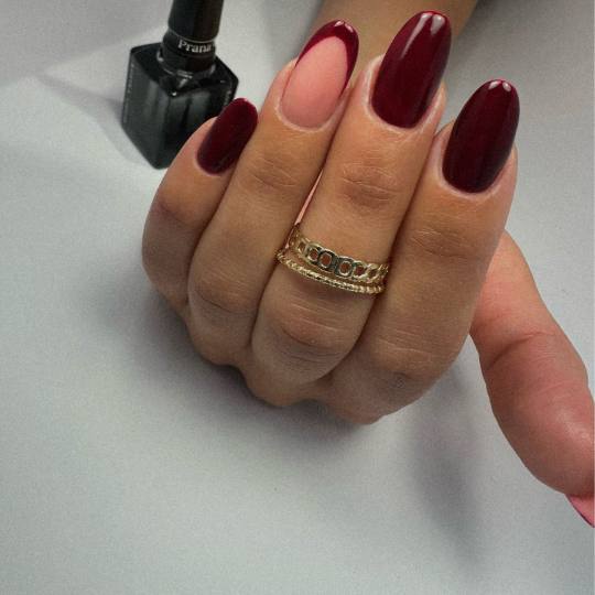 La belle beauty corner #nis Izlivanje noktiju Izlivanje noktiju gelom - M dužina