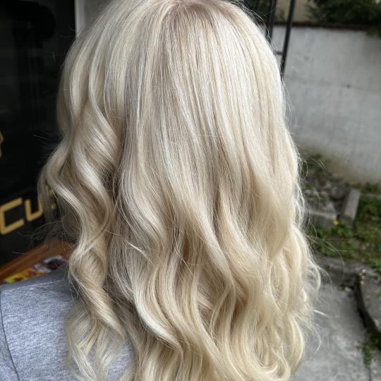 Wolf Cut #beograd Feniranje i stilizovanje Feniranje na talase - duga kosa preko ram.