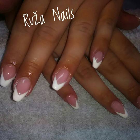Ruža stil #nis Korekcija noktiju Uv gel-korekcija Korekcija ojačavanja noktiju gelom