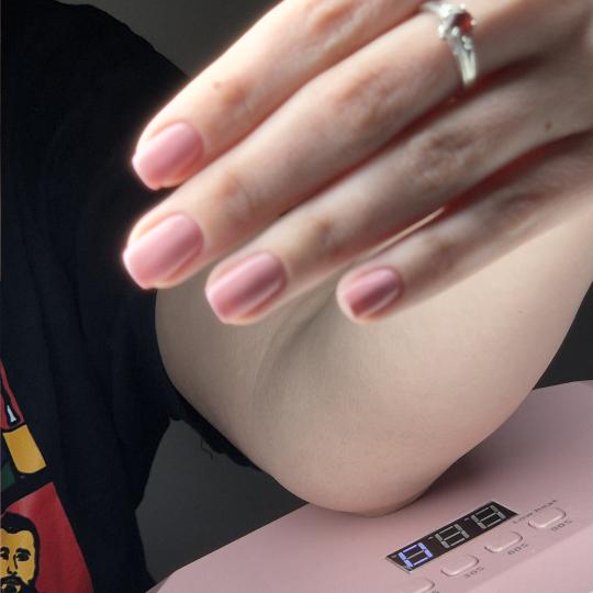 Imperija beauty centar MS #beograd Gel lak Gel lak - ruke Gel lak je vrsta trajnog laka za nokte koj