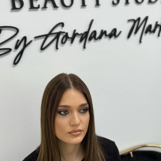 GM Beauty studio #beograd Make-up / šminkanje Profesionalno šminkanje + veštačke trepavice
