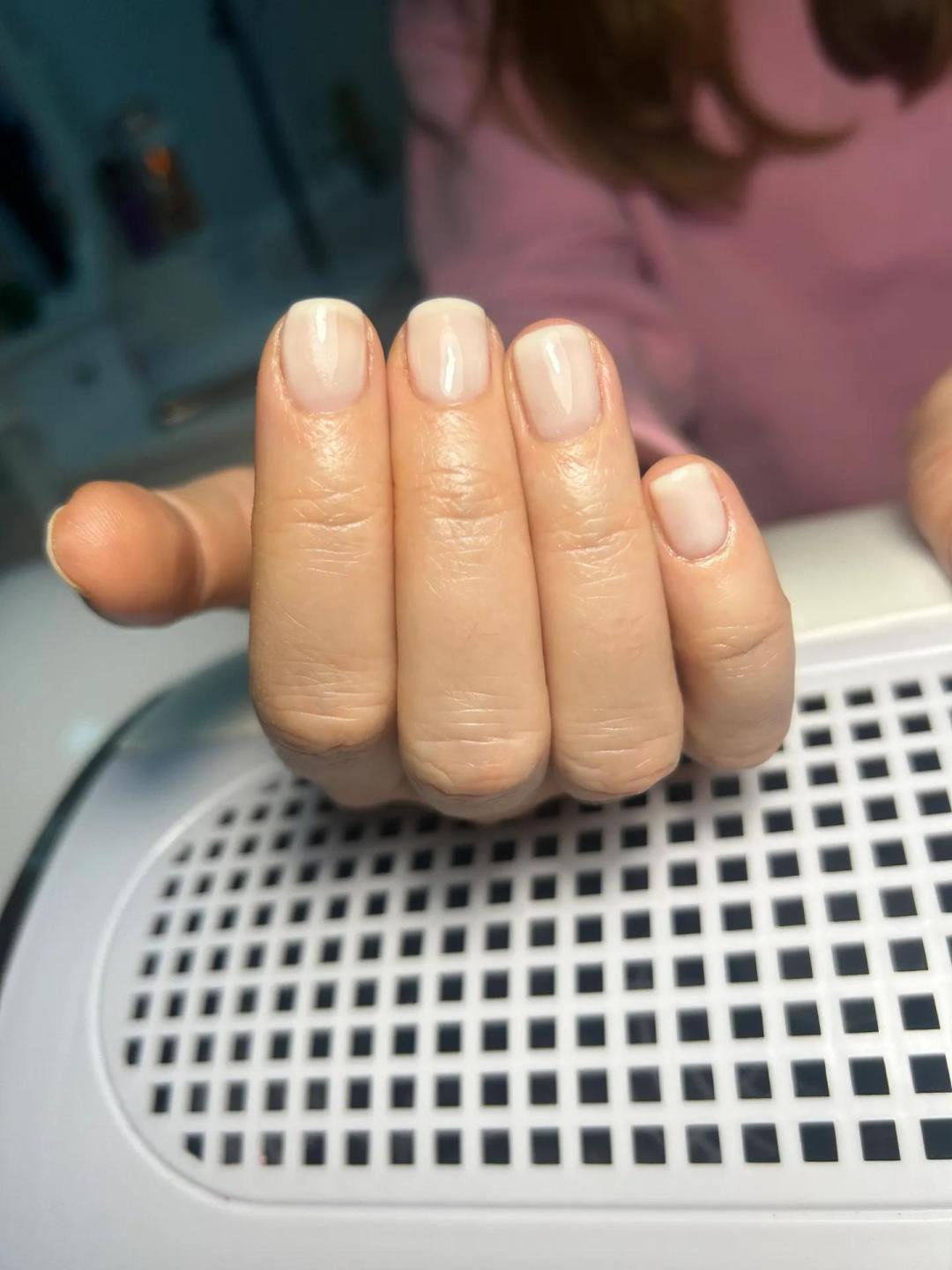 Aparaturni manikir + gel lak - Shishi beauty studio, Beograd Manikir Nokti Manikir, Beograd, Centar, Stari grad, Dorćol