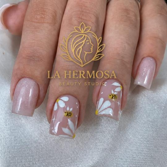 La Hermosa Beauty Studio usluga