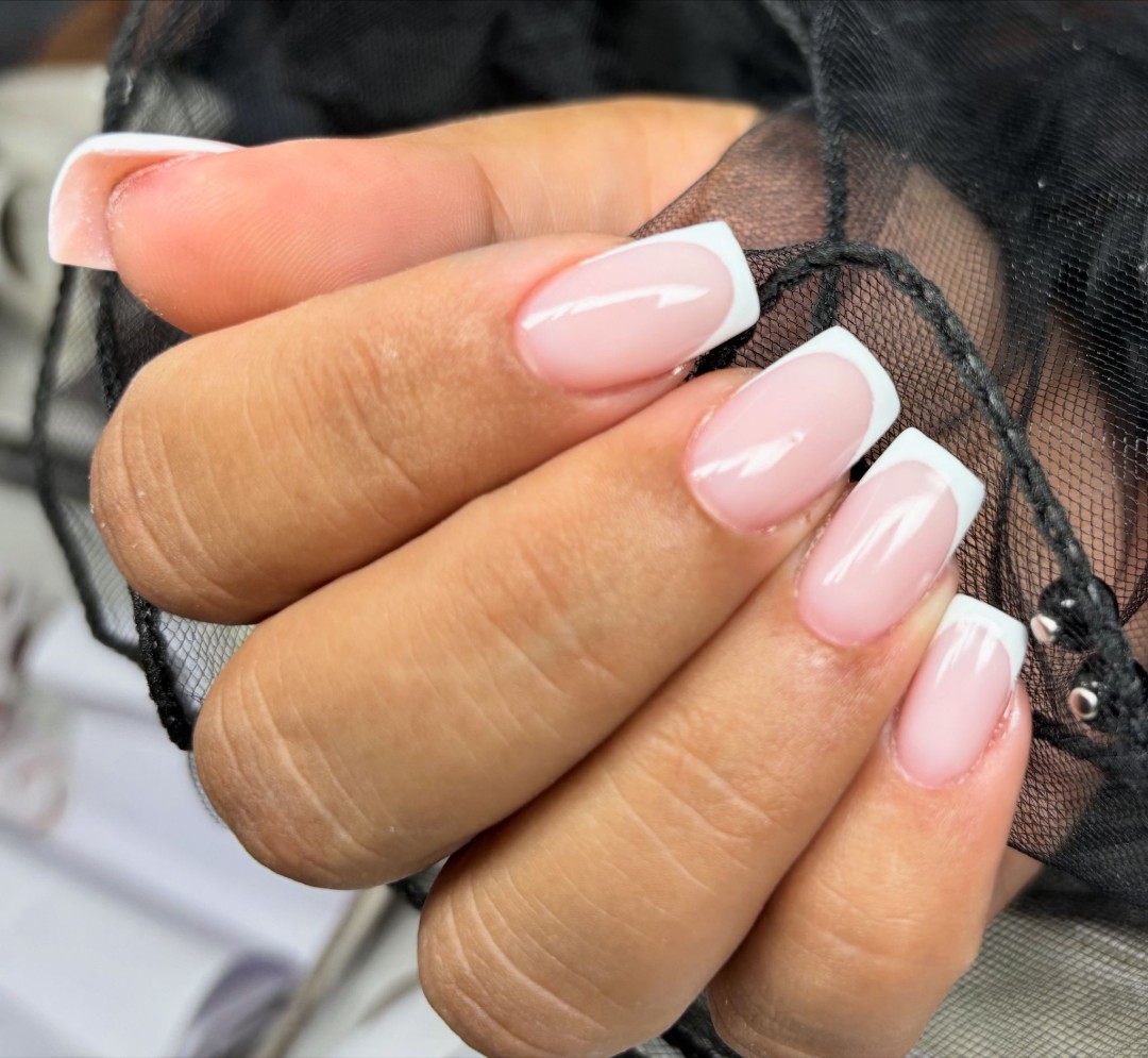 Mango beauty studio #novisad Izlivanje noktiju Izlivanje noktiju gelom - M dužina