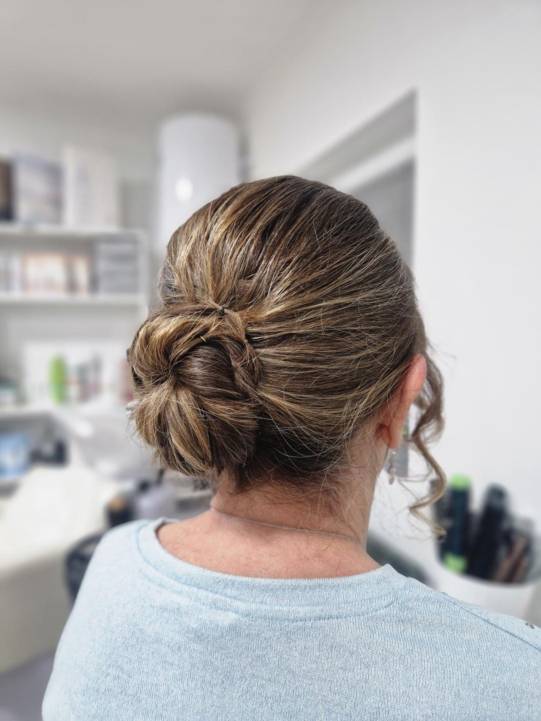 Novelle #beograd Svečane i frizure za svadbu Svečana frizura - proba