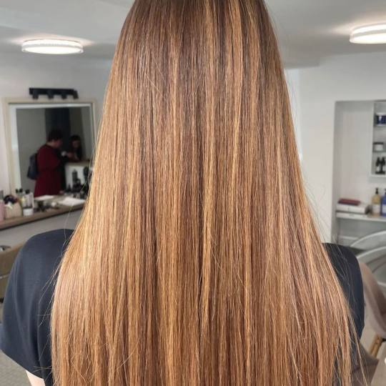 Allure Beauty Studio #beograd Feniranje i stilizovanje Feniranje na ravno - kosa srednje dužine