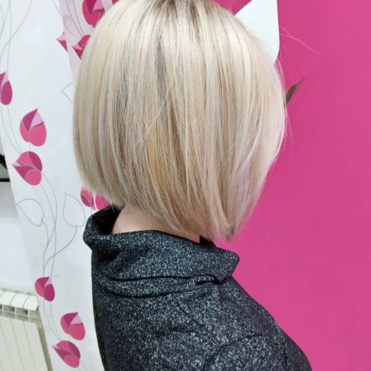 Hairrific #novisad Pramenovi Pramenovi blanšem + preliv + feniranje - kosa srednje dužine / ekstra