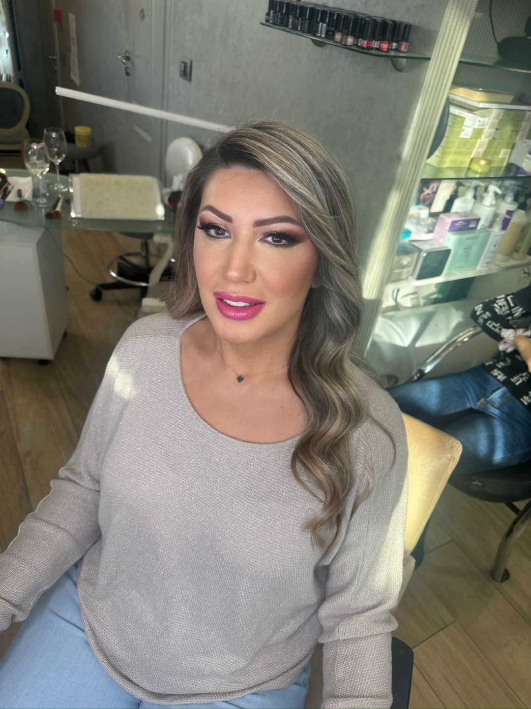 Bibi beauty centar #beograd Make-up / šminkanje Profesionalno šminkanje + veštačke trepavice + svečana frizura