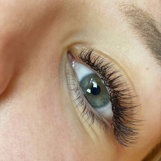 Esthetique Privé #beograd Nadogradnja trepavica Nadogradnja svilenih trepavica - 1 na 1