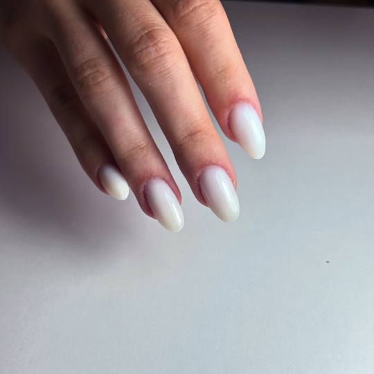 Ena beauty studio #nis Izlivanje noktiju Izlivanje noktiju gelom - L dužina