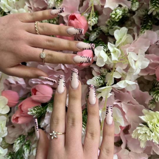 The Maya #beograd Izlivanje noktiju Izlivanje noktiju gelom + nail art- XL dužina