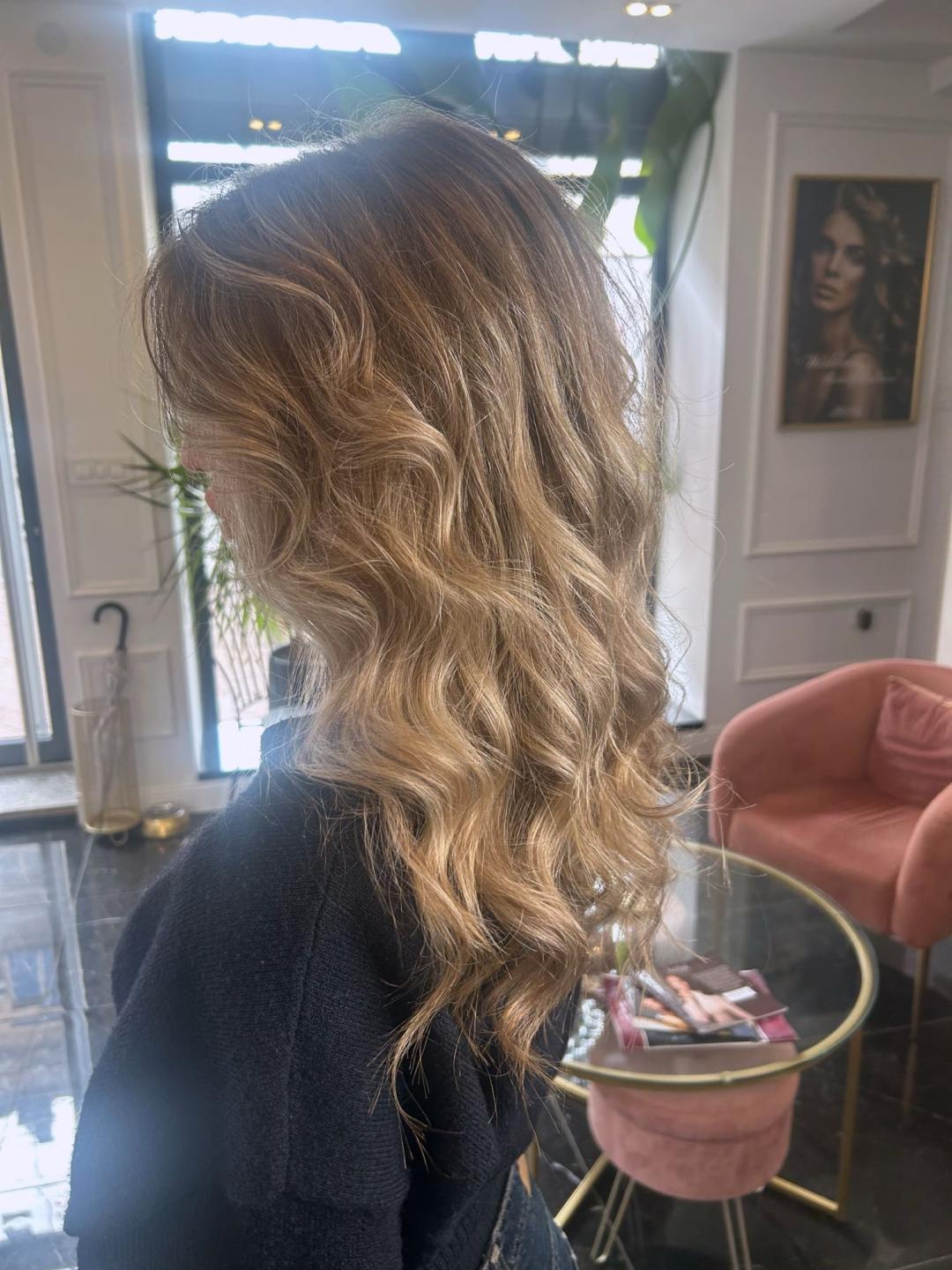 Esthetique Privé #beograd Ombre, sombre, balayage Balayage + Preliv +Feniranje + Šišanje +Black Caviar tretman