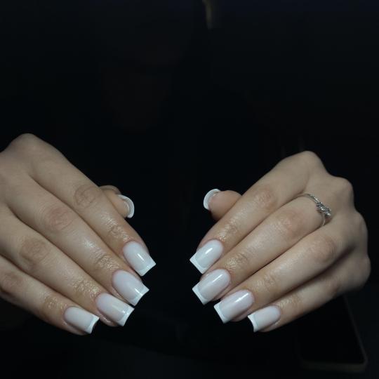 Beautopia #beograd Ojačavanje noktiju Ojačavanje prirodnih noktiju gelom