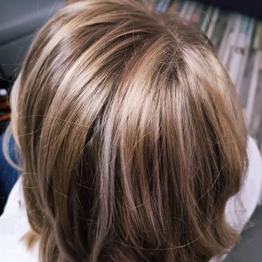 Emaleon #stara-pazova Ombre, sombre, balayage Balayage - kosa srednje dužine+šišanje i feniranje