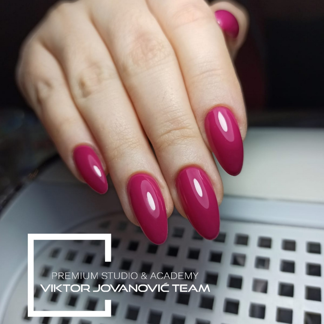 Korekcija noktiju - S velicina - BEAUTY CENTER Viktor Jovanović, Subotica Izlivanje noktiju Nokti Izlivanje noktiju, Subotica, Centar