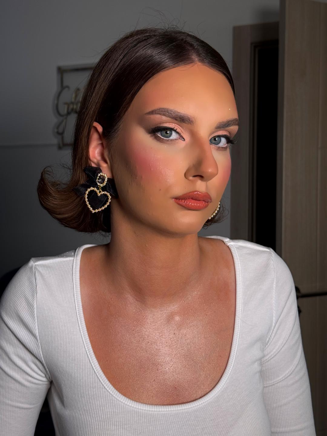 Golden beauty by Mimi #nis Make-up / šminkanje Profesionalno šminkanje + veštačke trepavice