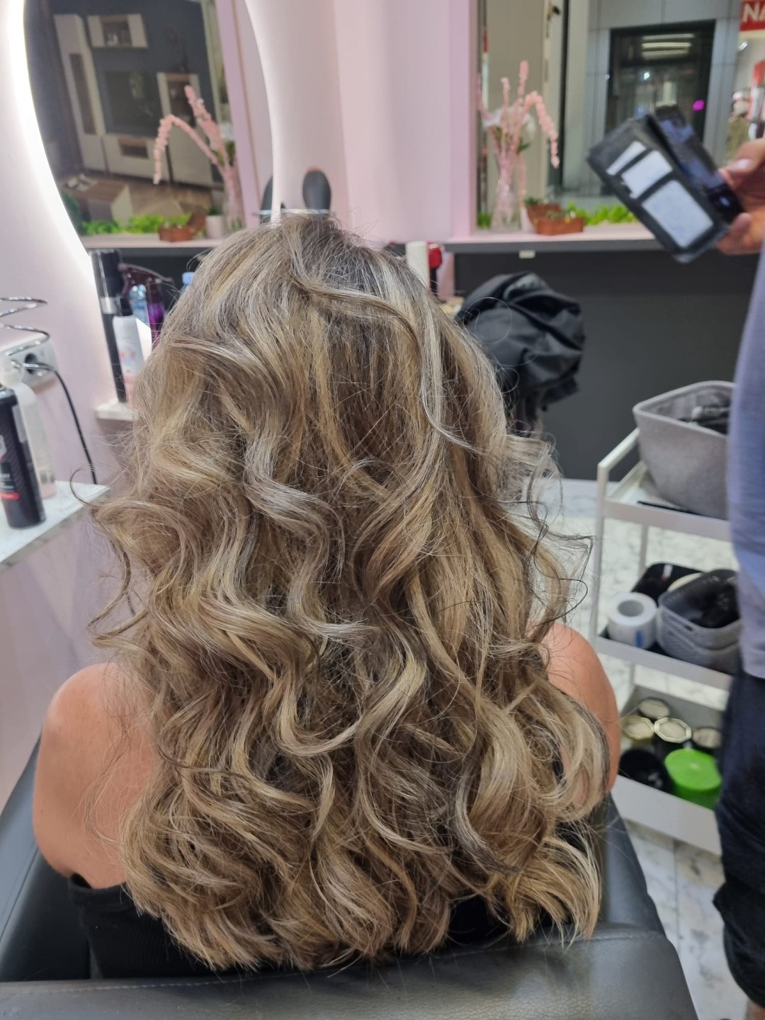 Urban beauty #beograd Pramenovi Pramenovi na foliju/Balayage /Ombre/ Sombre + preliv - duga kosa (kosa do lopatice)