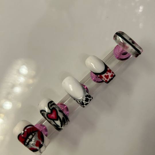 Esthetique Privé #beograd Lakiranje noktiju Nail art /cirkoni po noktu