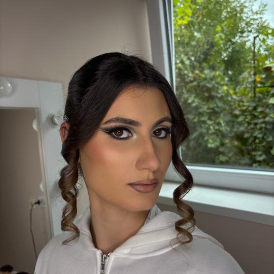 Aura Beauty #beograd Make-up / šminkanje Profesionalno šminkanje - za svečane prilike Profesional