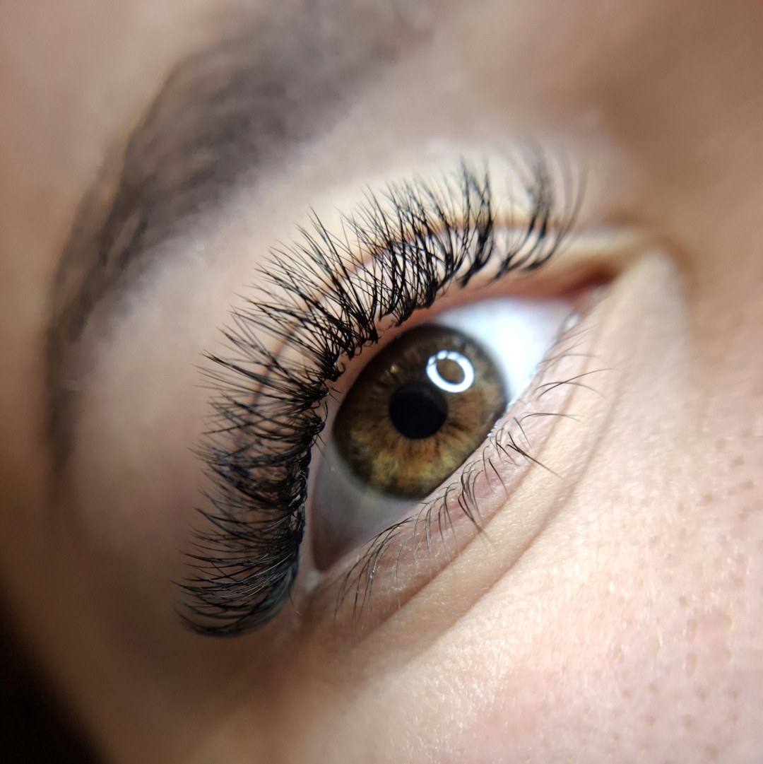 Beauty Studio by Milica Pavlović #beograd Nadogradnja trepavica Korekcija nadogradnje svilenih trepavica - ruski volumen