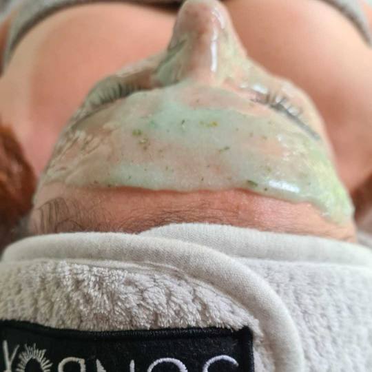 SunBox #beograd Masaža lica Soft Spa tretman lica Maska sa kivijem, pogodna za masnu kozu 🥝