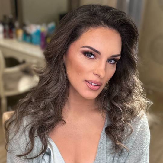 Bibi beauty centar #beograd Make-up / šminkanje Profesionalno šminkanje + veštačke trepavice fri