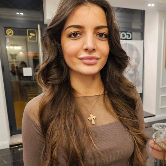 Esthetique Privé #beograd Feniranje i stilizovanje Feniranje četkom na talase / lokne - duga kosa
