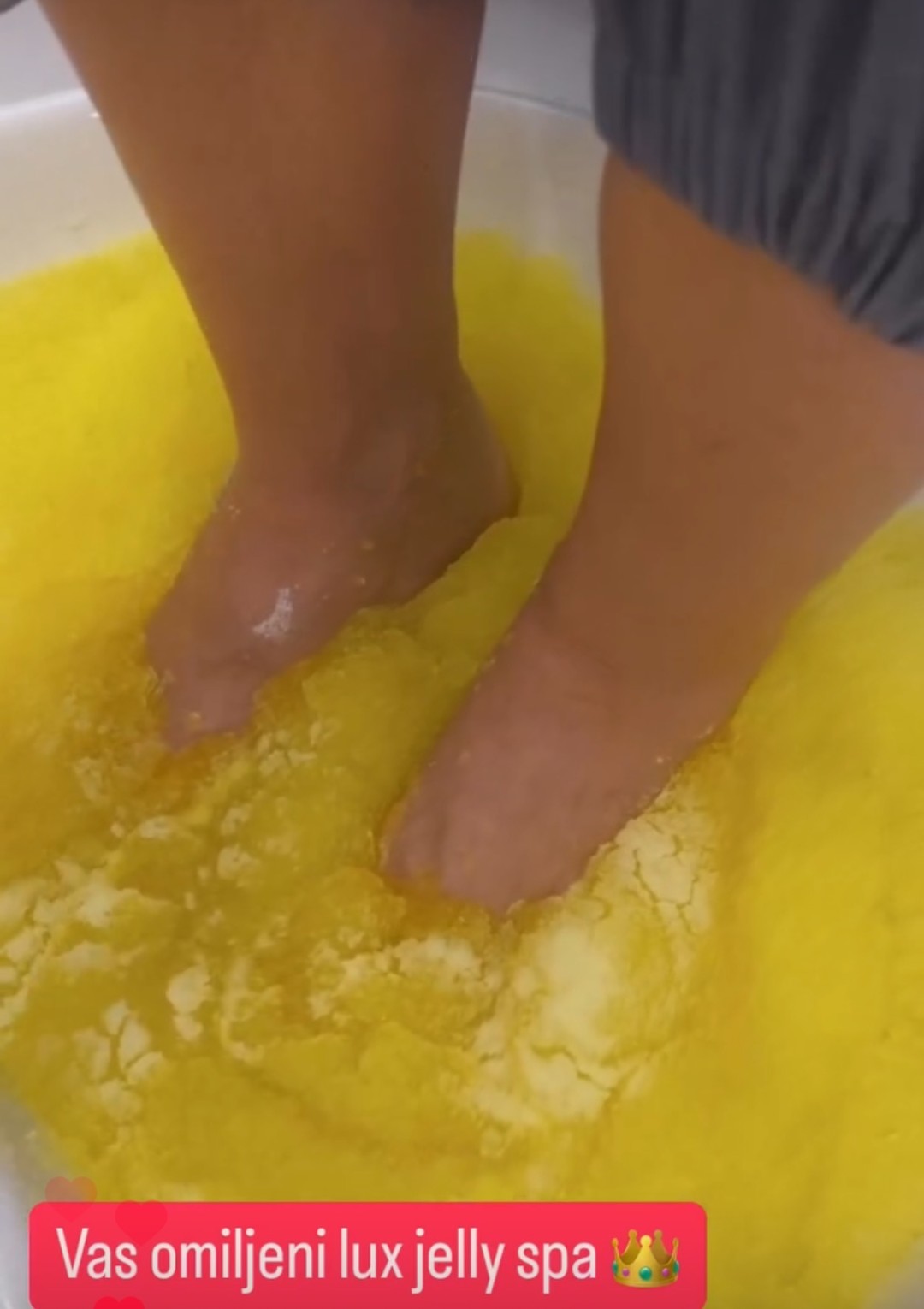 2hot beauty centar #novisad Estetski pedikir Lux Jelly spa + estetski pedikir + gel