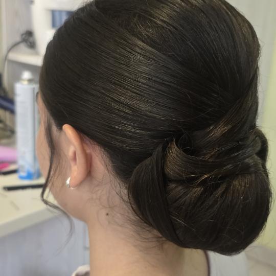 Lilla #novisad Svečane i frizure za svadbu Svečana frizura - duga kosa