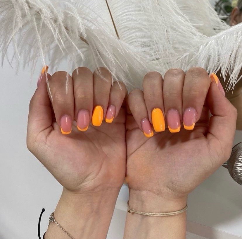 N R beauty nails #novisad Izlivanje noktiju Izlivanje / nadogradnja noktiju gelom / korekcija - M dužina