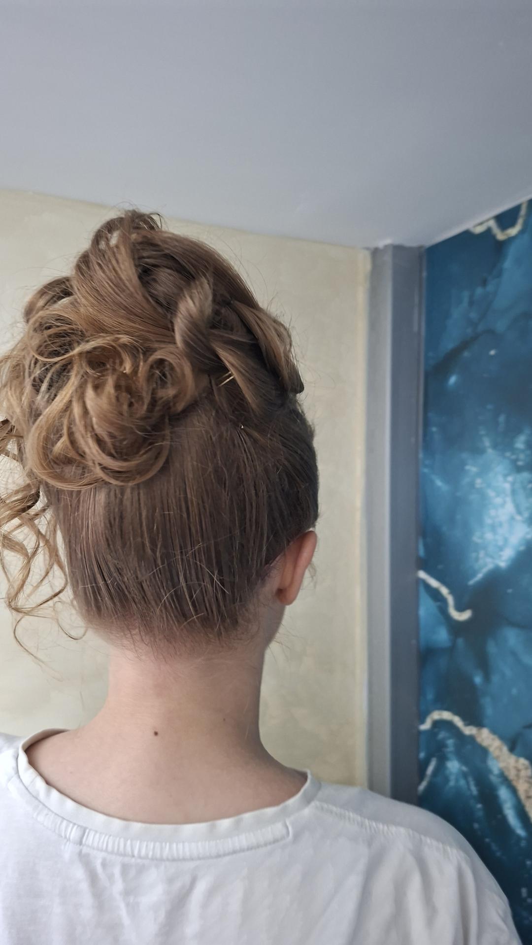 Svecane frizure pundje - Beauty style hair J&D, Novi Sad Pletenice, kike, punđe Frizerski saloni Pletenice, kike, punđe, Novi Sad, Sajmište, Detelinara, Banatić