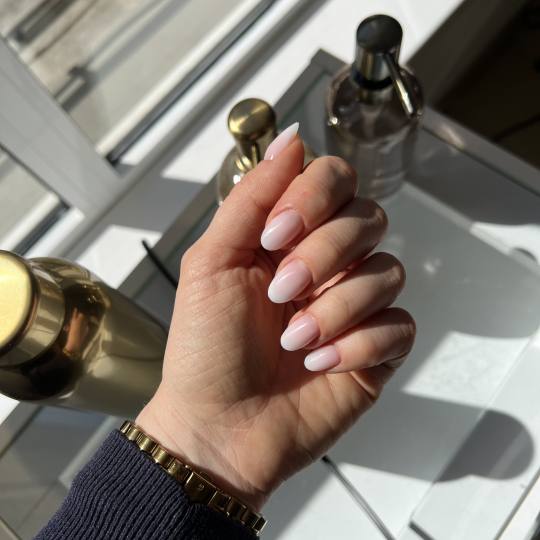 Charlotte #beograd Ojačavanje noktiju Korekcija ojačavanja noktiju gelom - S dužina