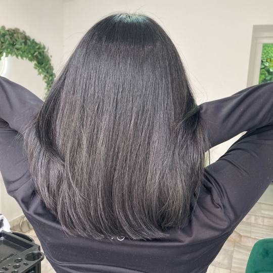 Atelje Glossy Hair #beograd Farbanje kose Farbanje cele dužine - kosa srednje dužine