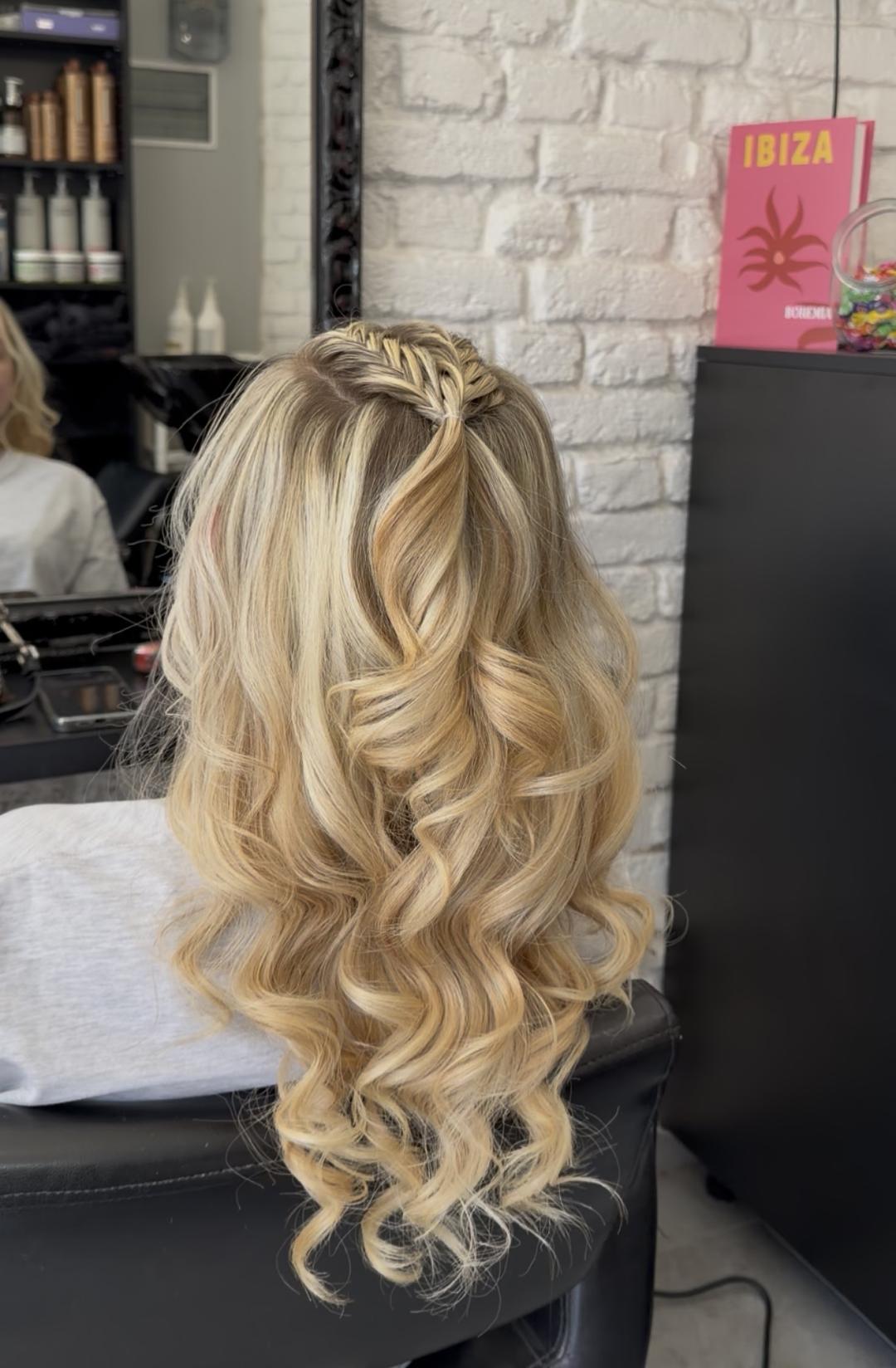 Dolce frizura - duga kosa - Dolce 712, Beograd Svečane i frizure za svadbu Frizerski saloni Svečane i frizure za svadbu, Beograd, Vukov spomenik, Đeram