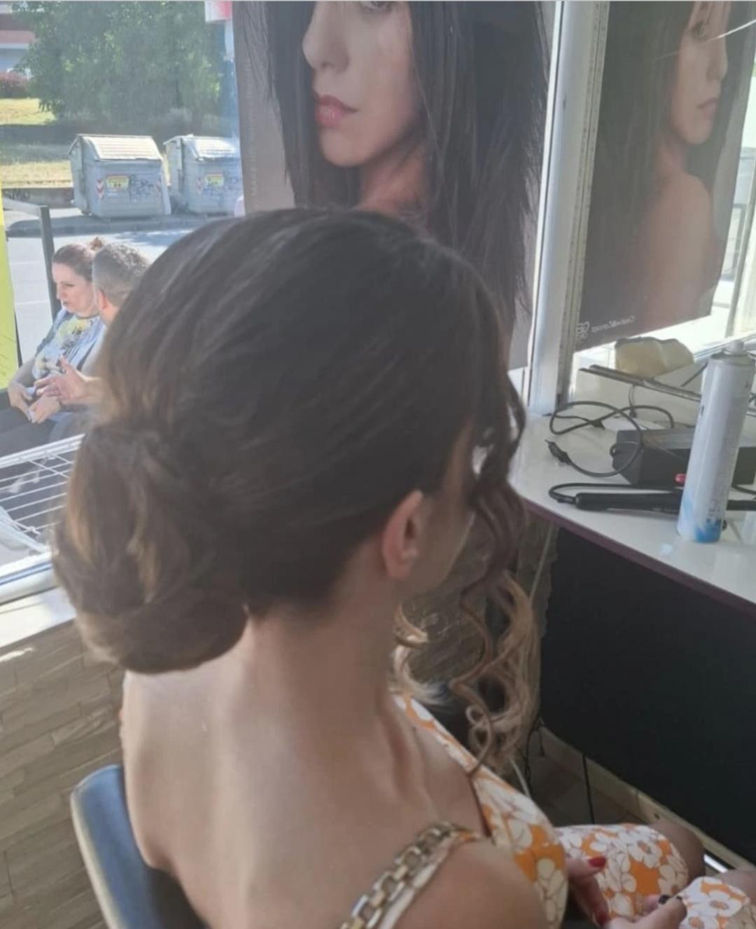 Svečana frizura - duga kosa - Beauty and Crazy 2, Beograd Svečane i frizure za svadbu Frizerski saloni Svečane i frizure za svadbu, Beograd, Kanarevo brdo, Miljakovac, Rakovica, Resnik