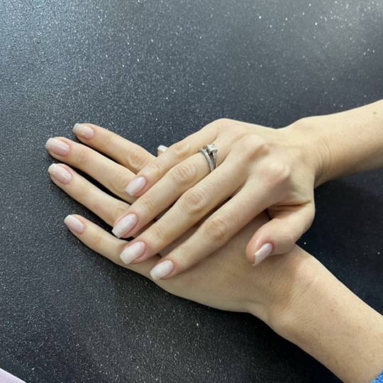 Nini beauty studio #beograd Ojačavanje noktiju Ojačavanje noktiju ruber bazom