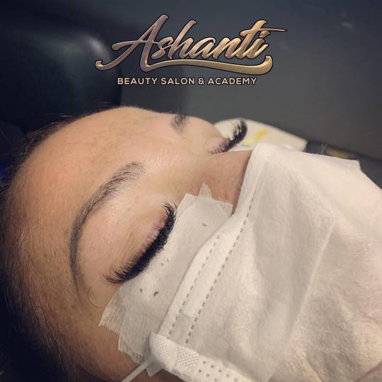 Ashanti Beauty Salon & Academy #beograd Nadogradnja trepavica Nadogradnja svilenih trepavica - ruski