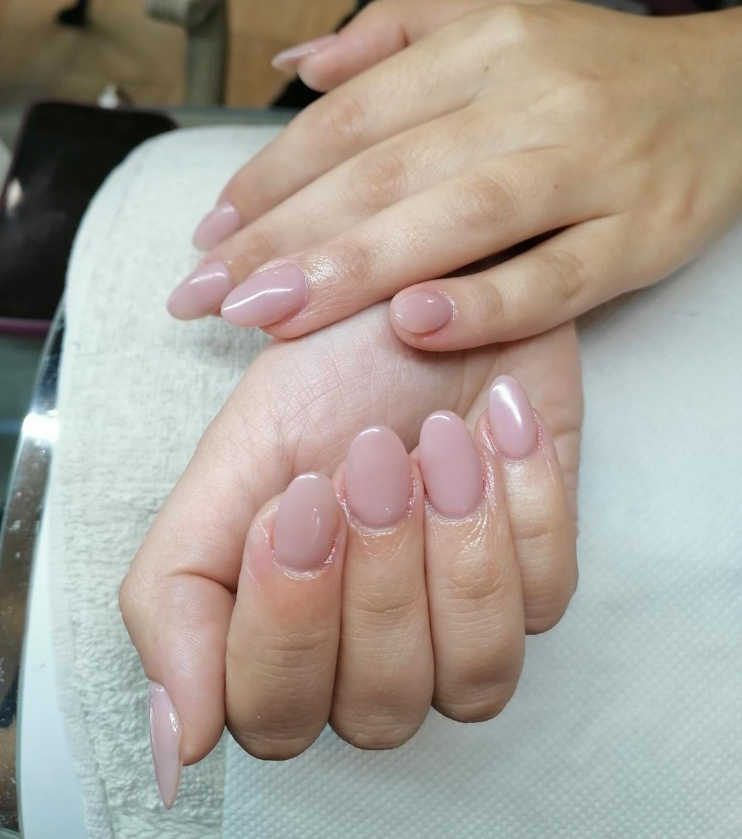 Izlivanje noktiju gelom - kratki nokti - Bibi beauty centar, Beograd Izlivanje noktiju Nokti Izlivanje noktiju, Beograd, Banovo brdo