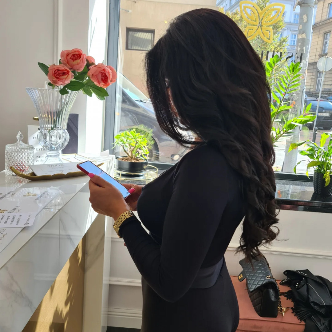 Esthetique Privé #beograd Nadogradnja kose Nadogradnja kose po pramenu - 70cm