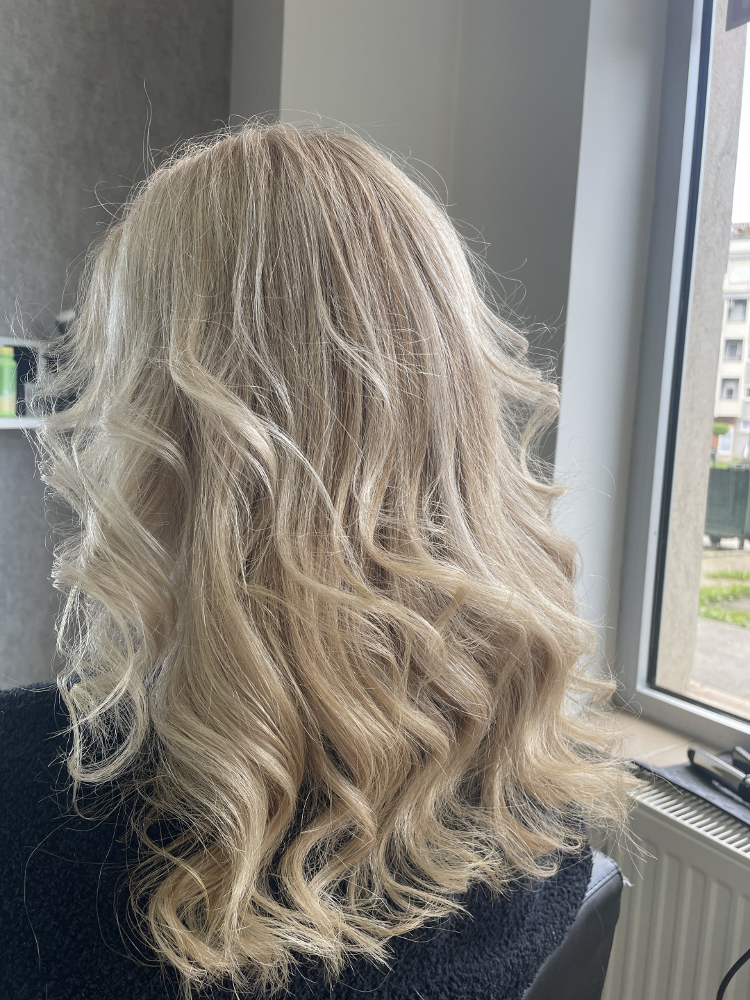 MCBEAUTYSTUDIO #novisad Uvijanje, lokne i talasi Lokne na presu - kosa srednje dužine