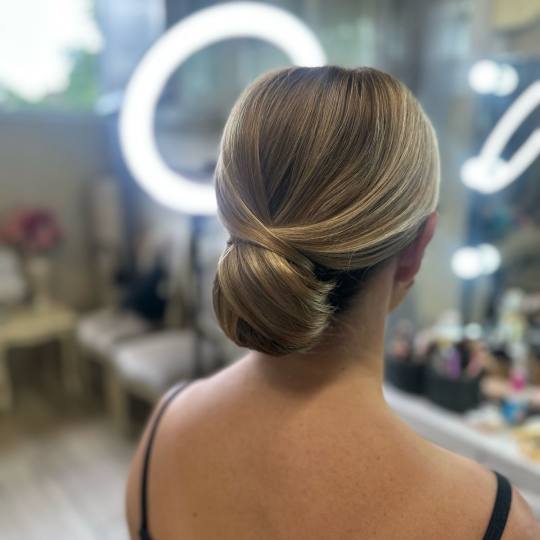 Bibi beauty centar #beograd Pletenice, kike, punđe Punđa - sve dužine kose svecana frizura by BiB