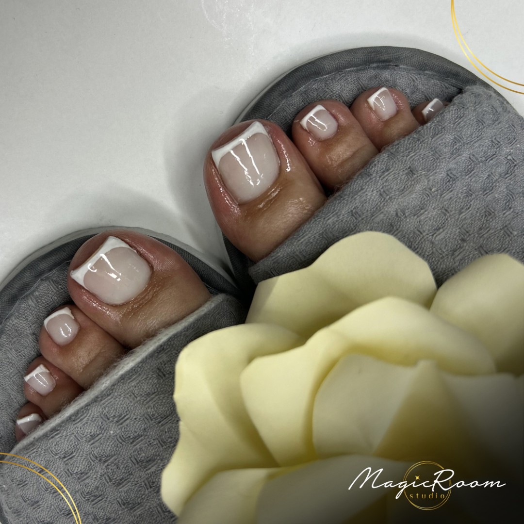 Studio Magic Room #beograd Estetski pedikir Ruski pedikir + gel lak