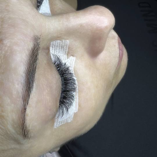 Nini beauty studio #beograd Nadogradnja trepavica Nadogradnja trepavica - ruski volumen