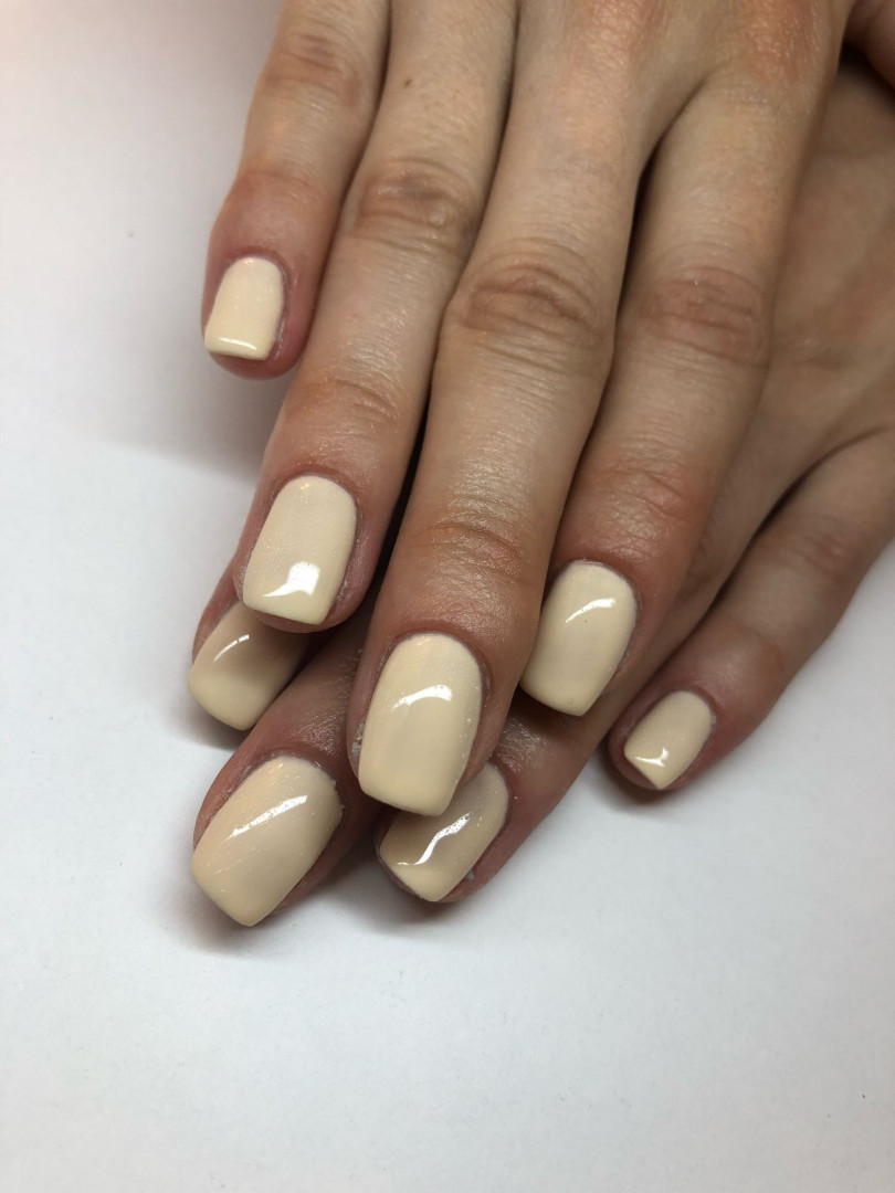 Mademoiselle Beauty #beograd Gel lak Gel lak - ruke sa aparatnim manikirom