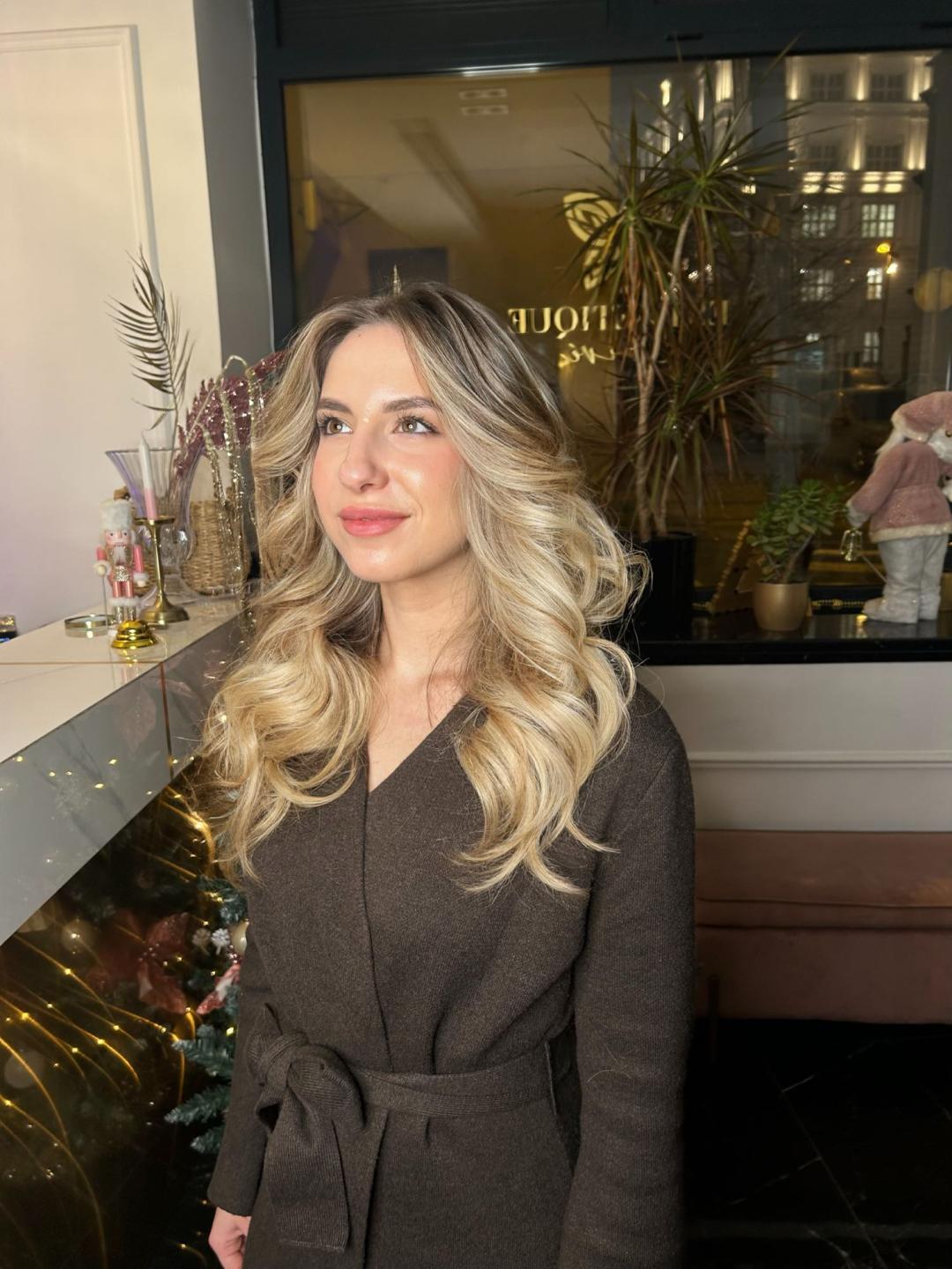 Esthetique Privé #beograd Nega i ojačavanje kose Black Caviar tretman + talasi na presu